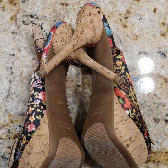 Guess High Peep Toe Heels - Picture 5 of 8